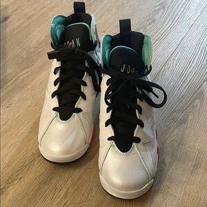 Jordan Kids. 7 retro. ' White, Black, and Teal Sneakers